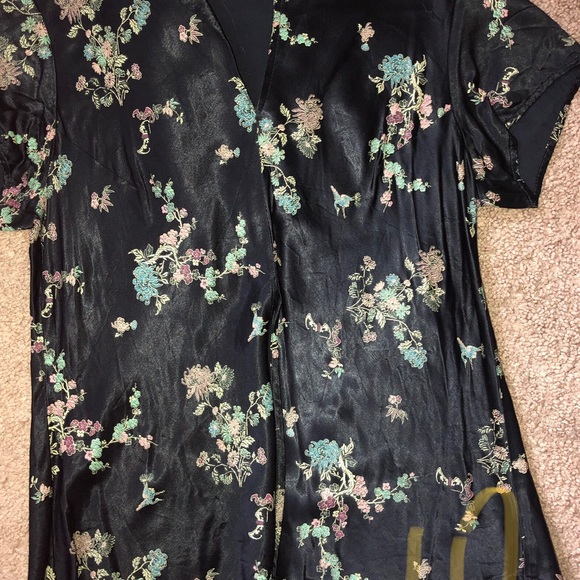 Tops - Picture 6 of 8